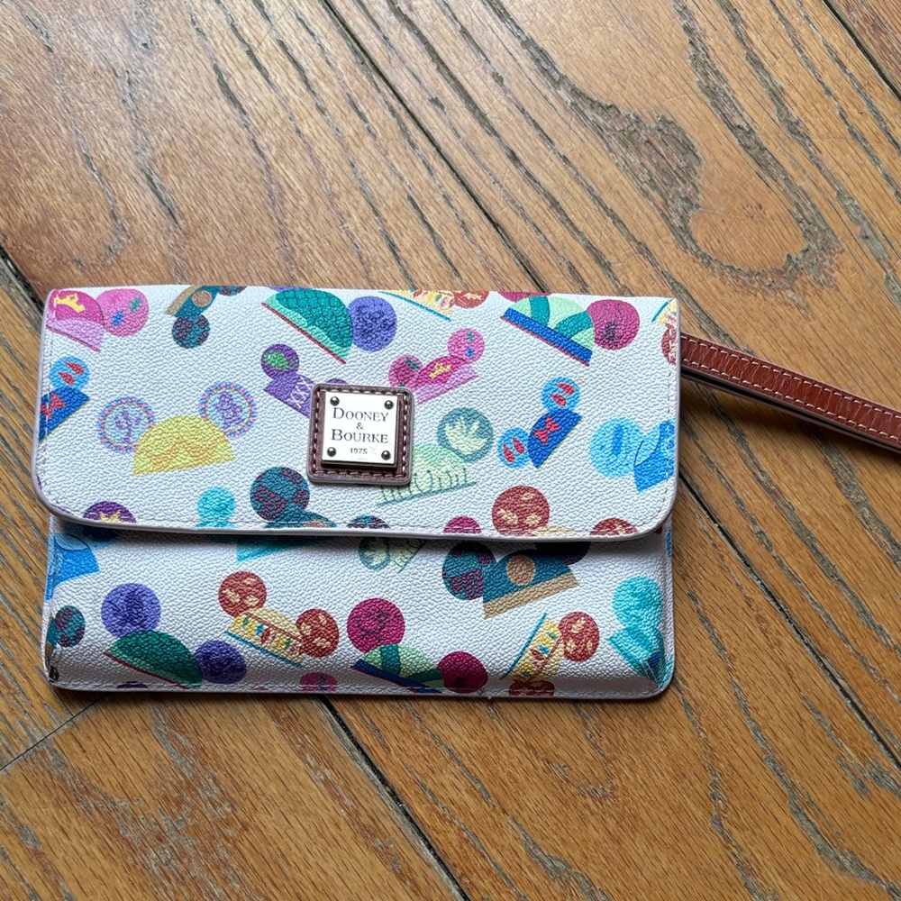 Dooney & Bourke Multicolor Iconic Wallet